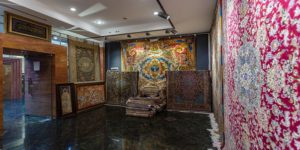 This 5-star hotel is located near the Koran Gate.